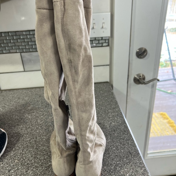 Over the knee boots - Picture 3 of 4